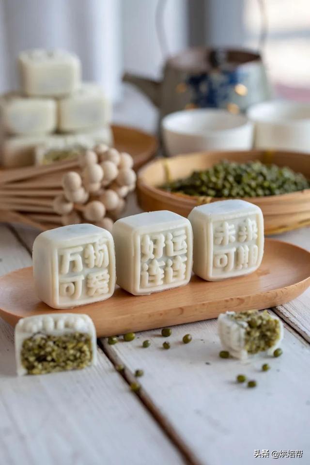 大米也能做月饼不仅低糖低脂，而且香味十足，女生多吃也不怕胖