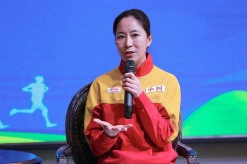 国旗|被称之为最孤独的奥运冠军，无人为其准备国旗，唯有自己绕场一圈为国欢呼
