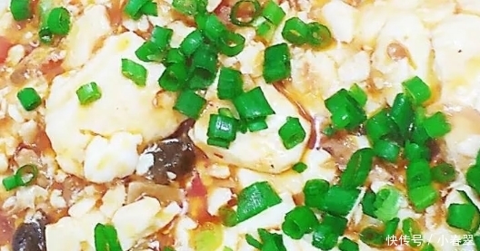 大叔用xo酱炖的辣豆腐,嫩滑可口,咸鲜微辣,家人爱吃!