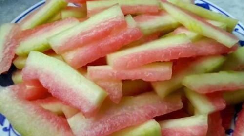 聪明人最爱吃3种食物，补血养颜、延缓衰老，早吃早好！