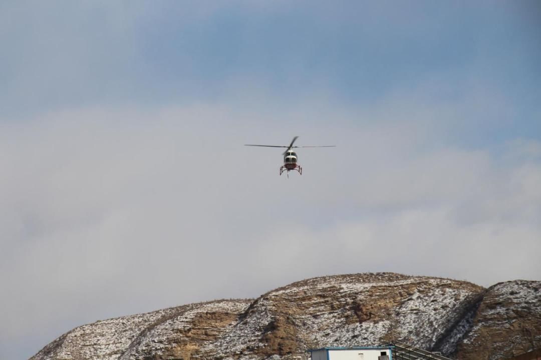 村民|村民摔倒重伤遭遇大雪封路，直升机紧急救援来了……