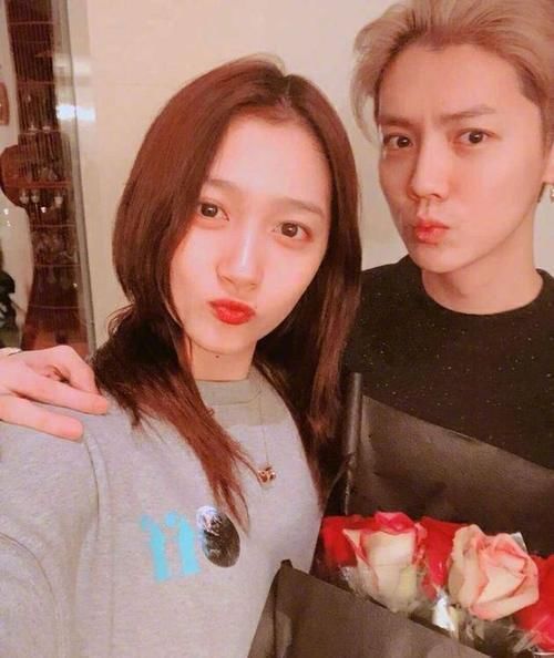 高嘉朗|關(guān)曉彤鹿晗罕見同框出現(xiàn)，網(wǎng)友：公費(fèi)撒狗糧，好甜