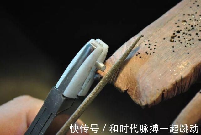 机关|这件暗藏机关的项链,又变手链的可拆搭扣