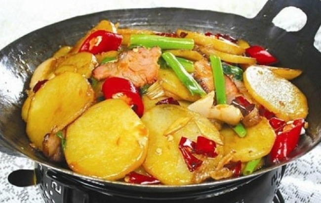 经典家常菜，干锅土豆片最简单的做法，营养美味，大人孩子都爱吃