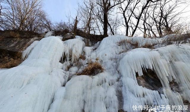 北京门头沟现壮观冰瀑群 游客慕“冰”而来