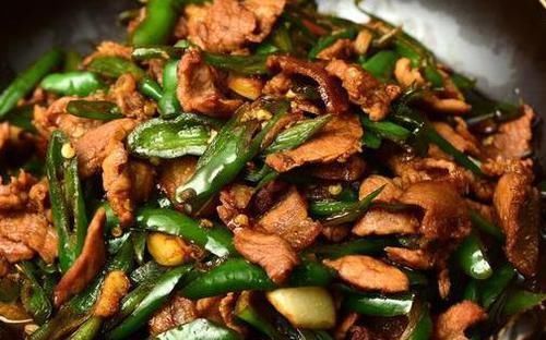 朋友们|不管炒什么肉，总是会粘锅？大厨：学会3个技巧，肉更鲜嫩不粘锅