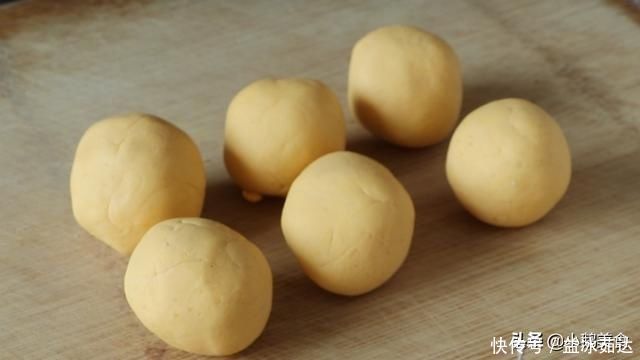 红薯这吃法太香了,老做法教会你,春节家宴做一锅,端上桌就扫光