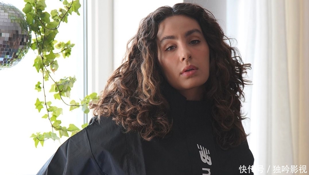 法拉吉|环球美女:30岁的阿西亚·法拉吉,时尚的科威特模特和时装设计师