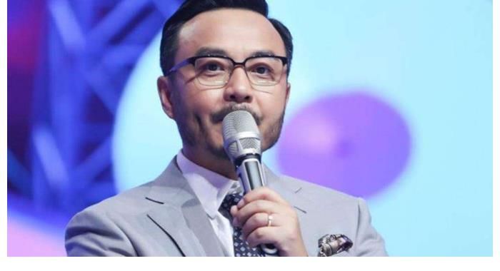 新一期《快本》錄制結(jié)束，快樂(lè)家族只剩何炅一人？童年回憶解體