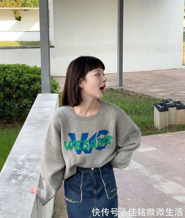 搭配 秋冬,怎么穿半身裙才洋气,搭配卫衣或者针织衫,简约洋气又优雅!