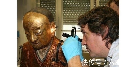 活佛@世界只此一座,佛像中惊现肉身活佛,要成为活佛有多难