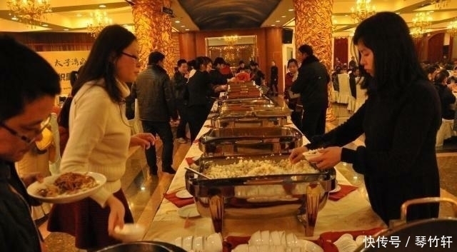 浪费食物|自助餐厅老板最“害怕”的不是能吃的人,而是“这种”客人