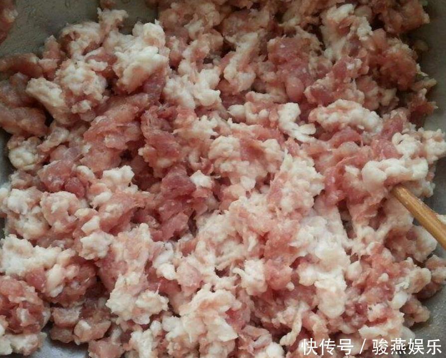 这个菜要多吃,钙是鸡肉的7倍,包成饺子,孩子一顿45个不够吃