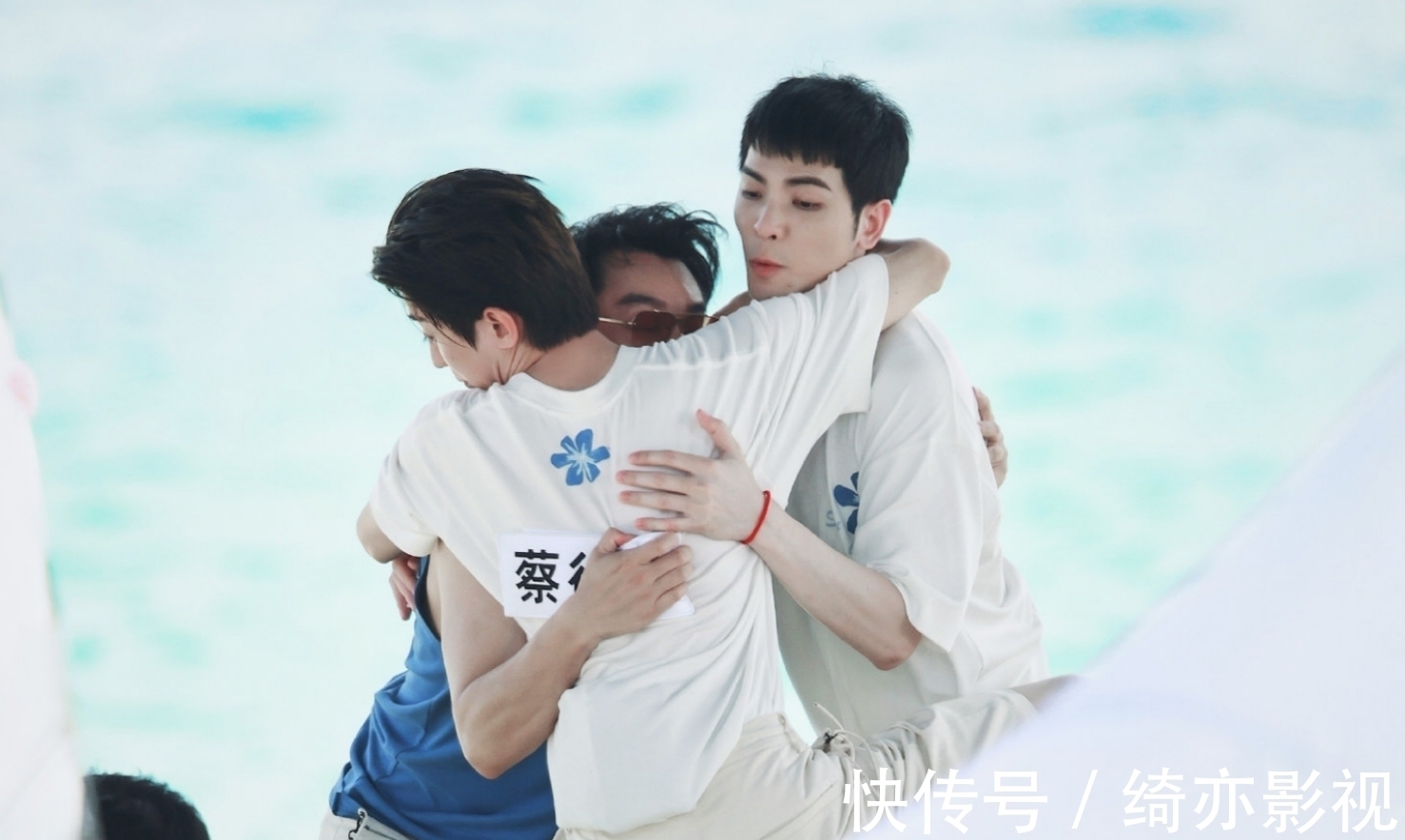 特殊身份|說實話,看完跑男之后不太喜歡蔡徐坤!反而對她好感多了