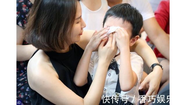 回应|孩子哭闹不止,到底要不要立刻去抱?很多家长都做错了!