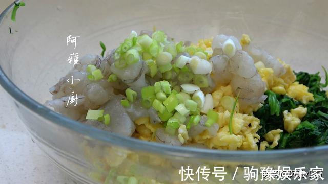 补血|入秋后这菜要多吃，包成包子补铁补血，不揉面不擀皮，8分钟一锅