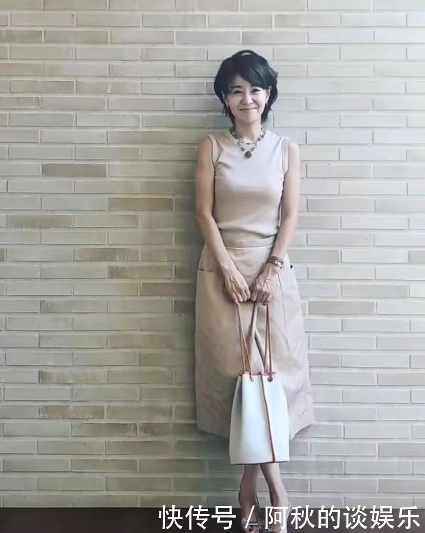 穿搭|50岁女人穿不出高级感？学日本主妇从“三要素”穿法，时尚且年轻