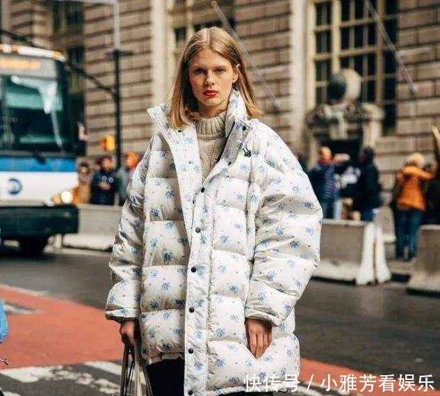 色系|不管大衣还是羽绒服,女人少买黑色,这4种颜色更高级,时髦减龄