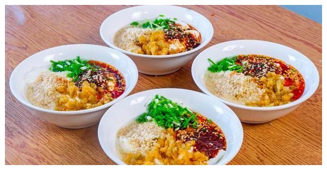 豆腐脑在家就能做，2把黄豆做4碗，如果冻般滑嫩爽口，早餐必备