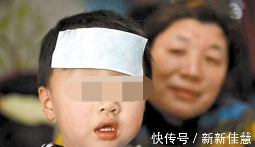 体温|娃半夜突然发烧,敷头用热毛巾还是冷毛巾?其实很多家长都弄反了