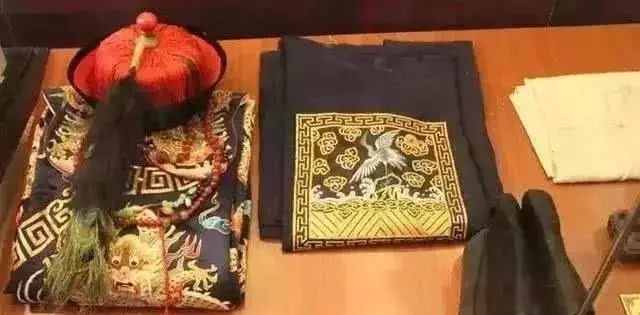 如今|清朝官帽上那颗“顶珠”,如今能值多少钱?说出来没人敢相信!