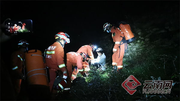 秦蒙琳|大理消防深夜紧急营救苍山喜马潭被困游客