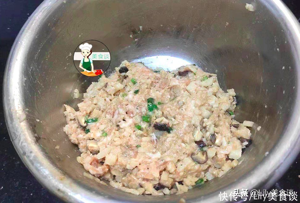  莲藕不凉拌不煲汤，换个做法，平底锅一煎，简单又营养，儿子爱吃