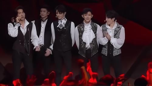 披荆斩棘的哥哥:言承旭泪洒舞台,张云龙暖心安慰互动拌嘴超有爱