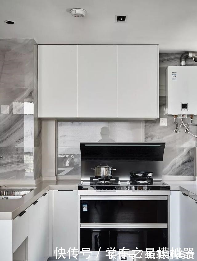 次卧|一样的80㎡,他家装修出的效果为什么这么宽敞,超大客厅真棒!