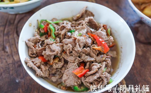 这道菜|侄女过生日,妈妈早上4点就起床,做了两大桌农家菜,吃嗨了