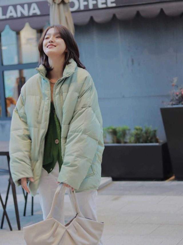 搭配|冬季羽绒服就该这样穿,不露脖子也不露腿,既实用又保暖,超好看
