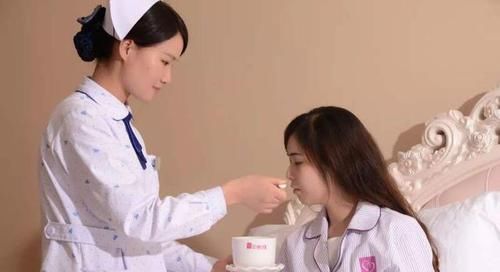 孕妇|高龄孕妇37周腹痛难忍,剖腹产下“绿宝宝”,医生怒斥:太无知