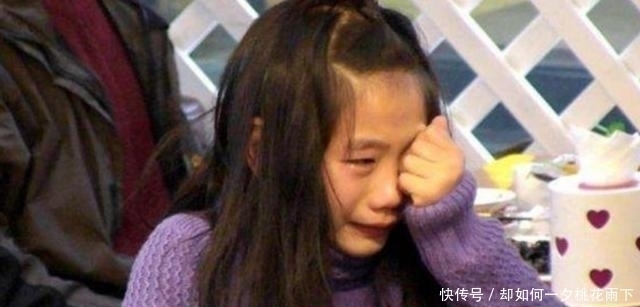 dn7岁女儿半夜发高烧,嘴里一直说书包破了,宝妈打开后情绪失控