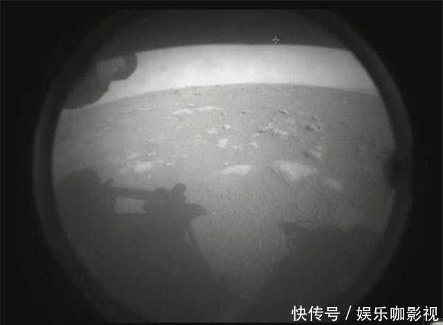 美国“毅力号”火星车成功登陆火星并传回首批火星地表图片