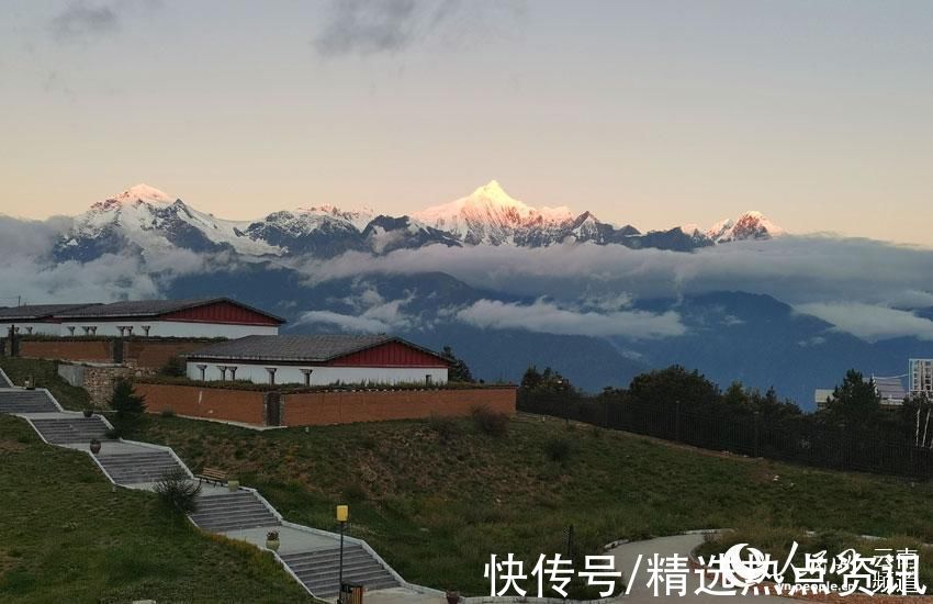 迪庆|云南迪庆梅里雪山再现“日照金山”壮观景象