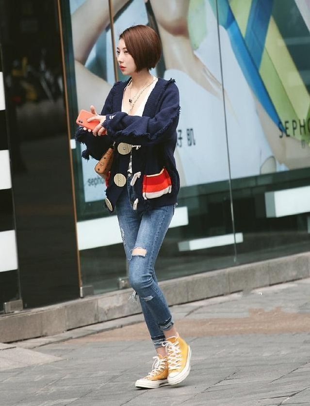 街拍:好养眼的小姐姐啊,看到她以后,心情马上变得好起来