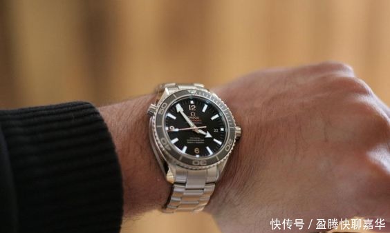 高仿表贩子的忽悠:复刻表可以乱真?一比一顶级复刻是真的吗