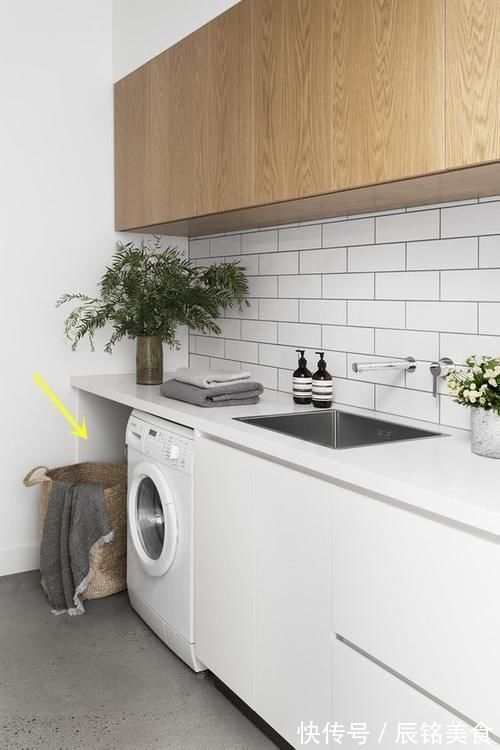 家政区|这谁能如此聪明，洗衣柜下面留空一格，洗衣服做收纳太实用方便了
