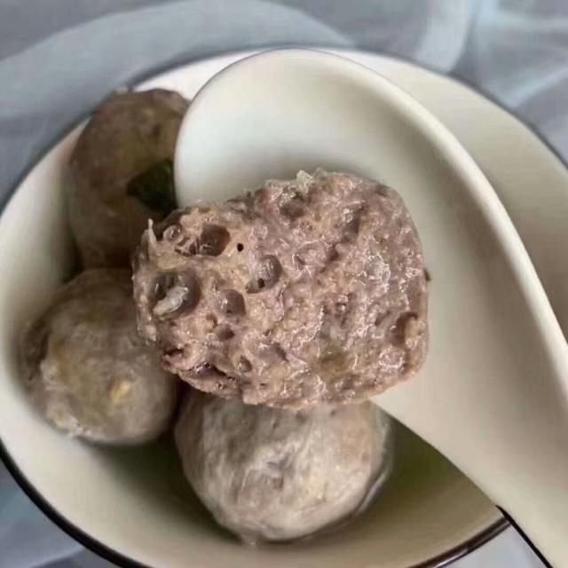 手打牛肉丸，劲爽弹牙，鲜嫩多汁