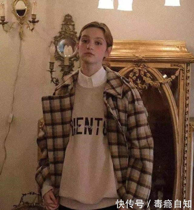 猫姐 大衣里穿什么讲真,这3件单品两两叠穿,解锁N种大衣穿搭!