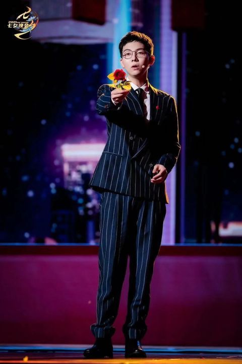 劉雨昕|央視七夕晚會：鳳凰傳奇舞臺驚艷，周深唱腔絕了，王冰冰展現(xiàn)出成熟美