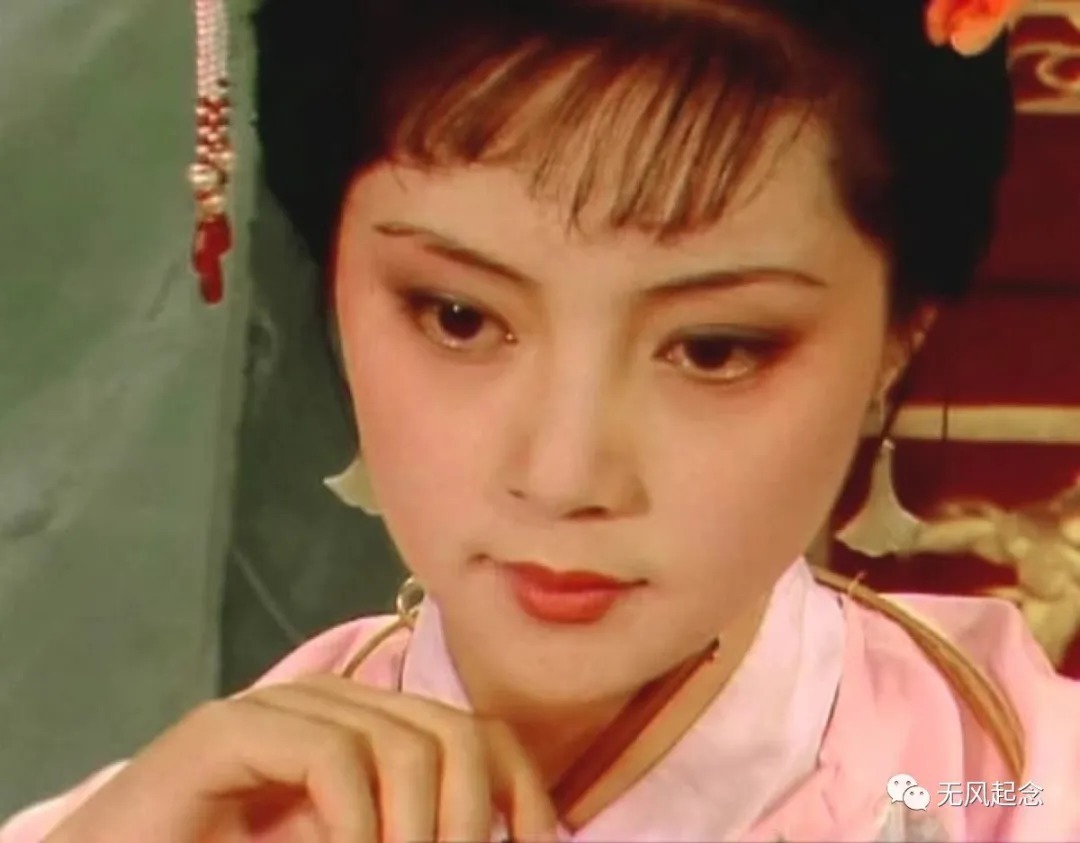 脂砚斋#薛宝钗对贾宝玉是真爱吗?书中的一个小细节,暴露其真实想法