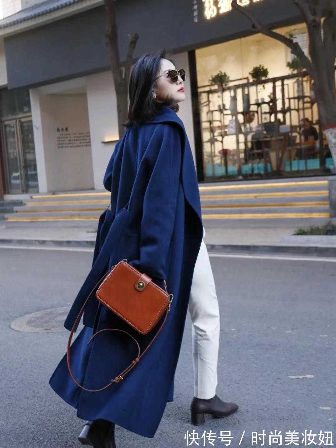 大衣 这才是中年女人的大衣穿搭,简约大气又显贵,值得40岁女人借鉴