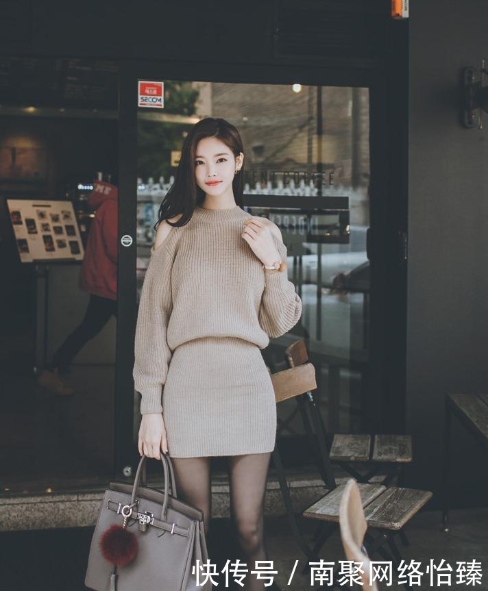 连衣裙|针织包臀连衣裙+黑丝袜,美丽又时尚,气质这块拿捏的稳稳的