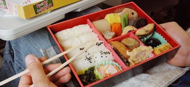 只能|看完之后才知道:日本叫便当,我们卖的只能叫盒饭