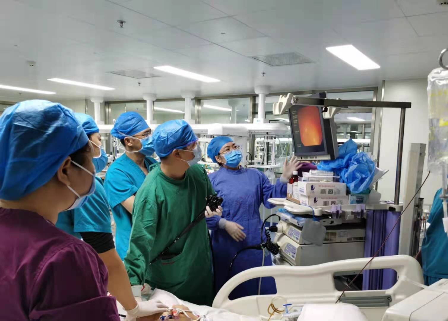 内镜|“镜”中除疴显真功 精研医术破难题