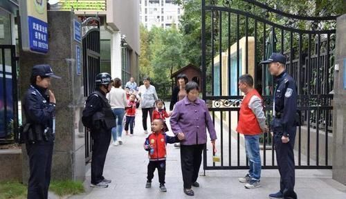 孩子|爸爸第一次接娃遭“滑铁卢”,被怀疑是人贩子,宝爸:我真是亲爹