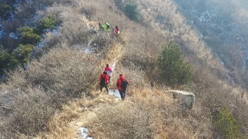 徒步|徒步济南梯子山，山上还有积雪，路虽难走但风景不错