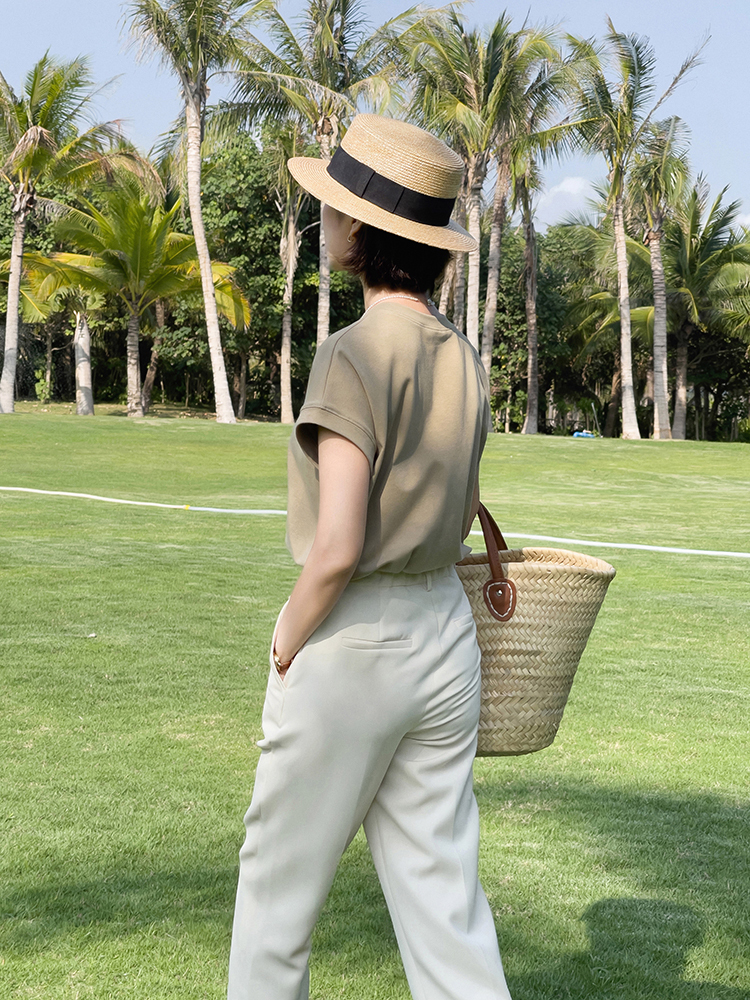 纯色|夏季这样搭,凉快的同时还更舒适又时髦,条纹衫搭五分裤,超洋气