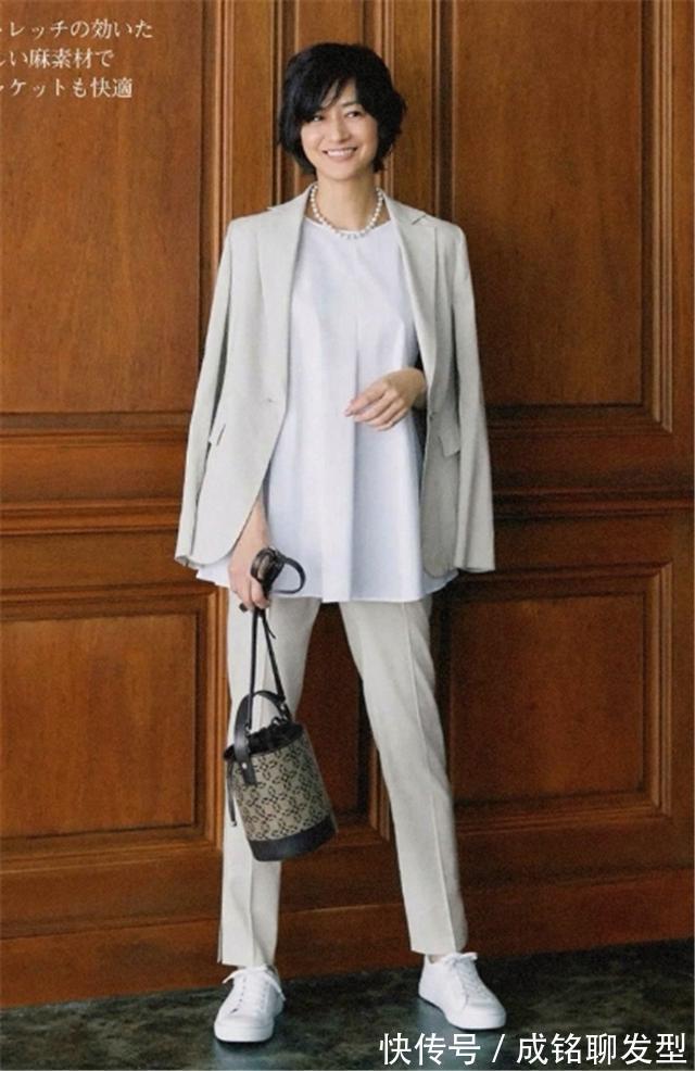 西装|她是我见过最会穿的中年女人,52岁的福冈佳子,简直优雅到骨子里